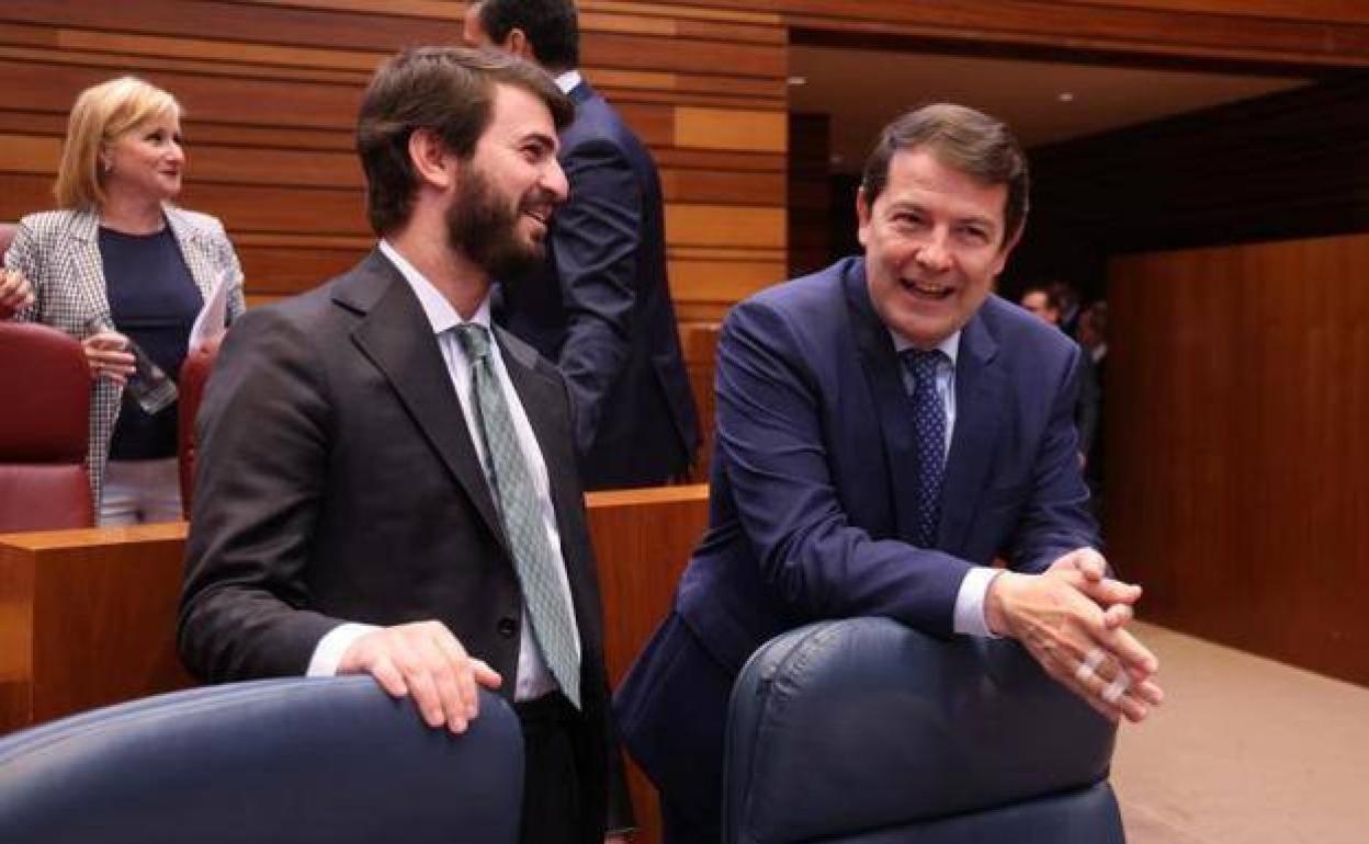 Juan García Gallardo y Alfonso Fernández Mañueco, en un pleno de las Cortes anterior.