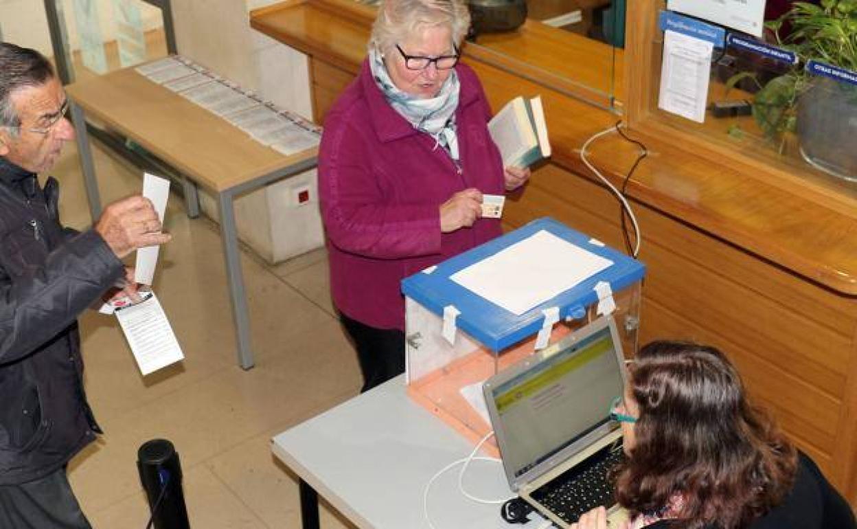 Imagen de archivo de la votación de los presupuestos participativos en La Rondilla.