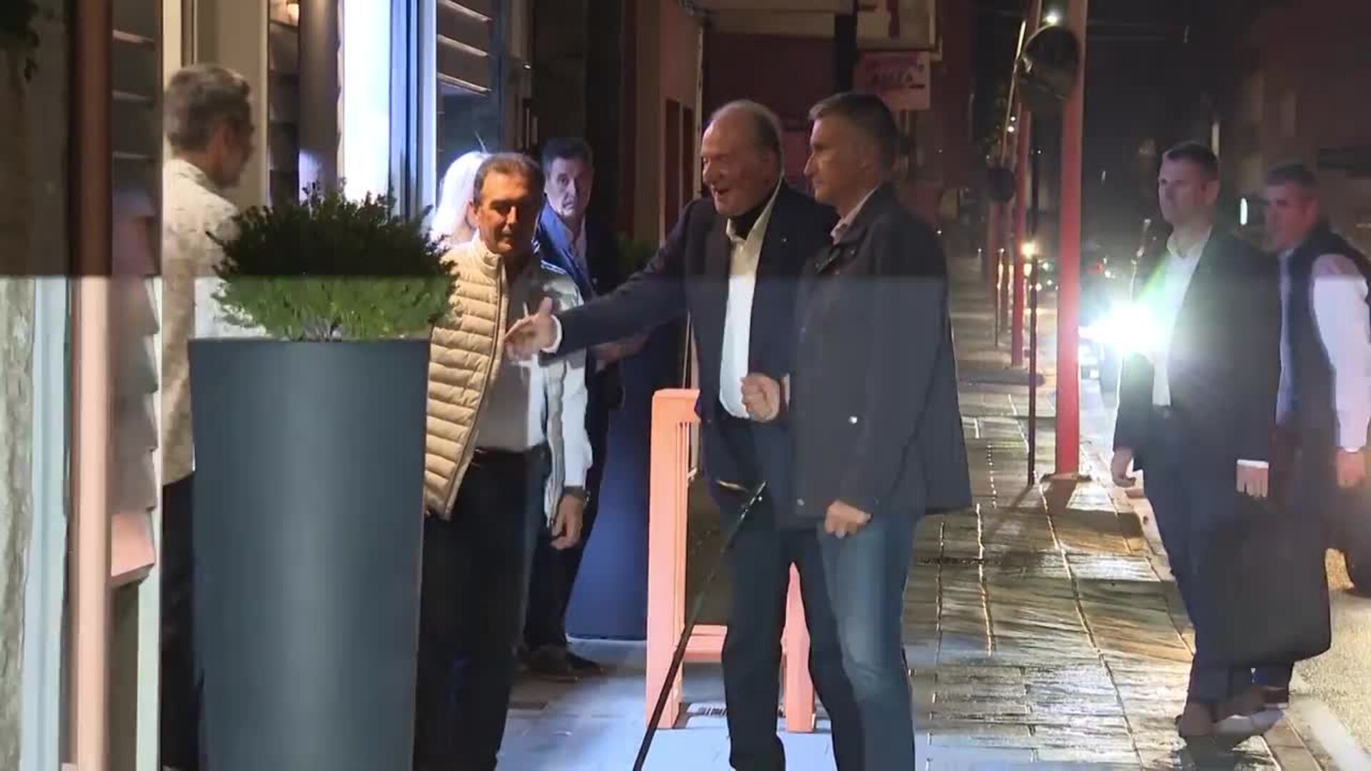 La curiosa cena del rey Juan Carlos con su familia sin su hijo Felipe VI