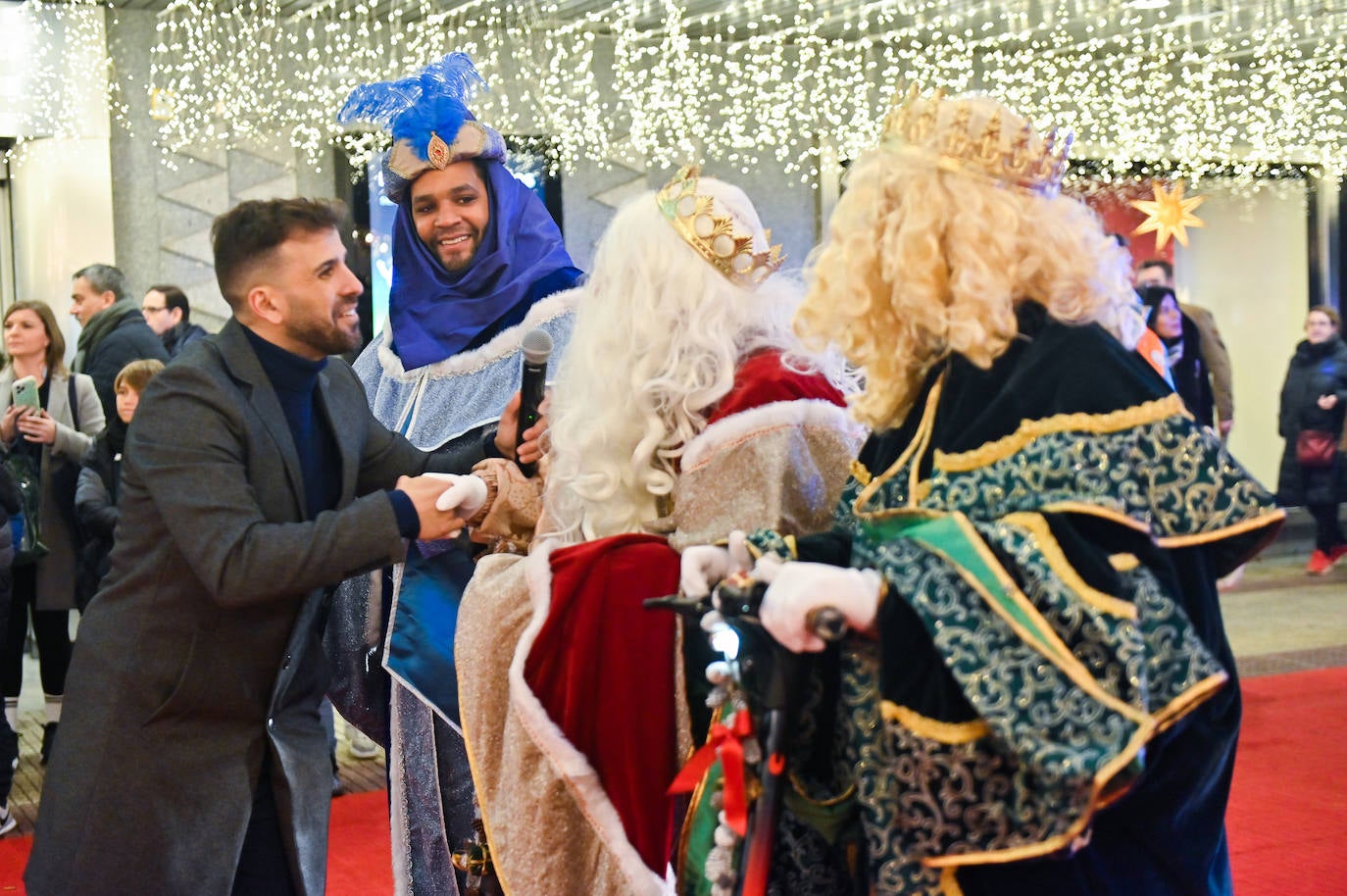 Los Reyes Magos pasean en patinete eléctrico por Zorrilla