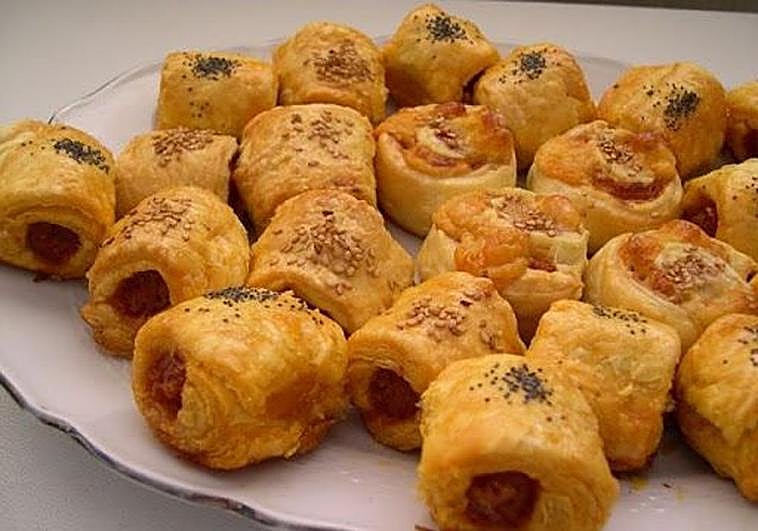 Los bollos rellenos de chorizo, listos para merendar.