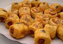 Los bollos rellenos de chorizo, listos para merendar.