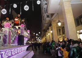 Cabalgata de Reyes, a su paso por la Calle Mayor el año pasado.