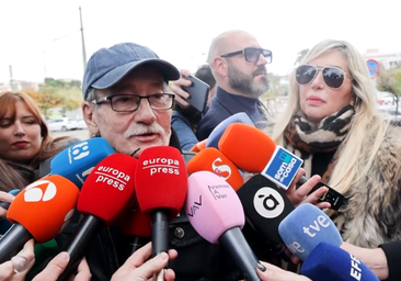 Numerosos rostros conocidos dan su último adiós en Valencia a Paco Arévalo