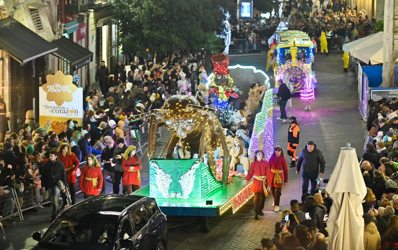 Las imágenes de la cabalgata de los Reyes Magos en Valladolid (2/4)