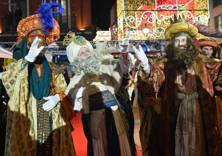 Baltasar, Melchor y Gaspar, a su llegada a la Plaza Mayor de Valladolid.