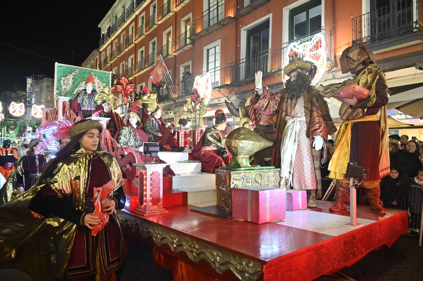 Las imágenes de la cabalgata de los Reyes Magos en Valladolid (1/4)