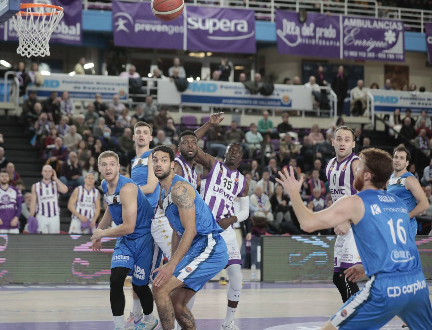 Las imágenes del partido del Real Valladolid Baloncesto contra el Fuenlabrada