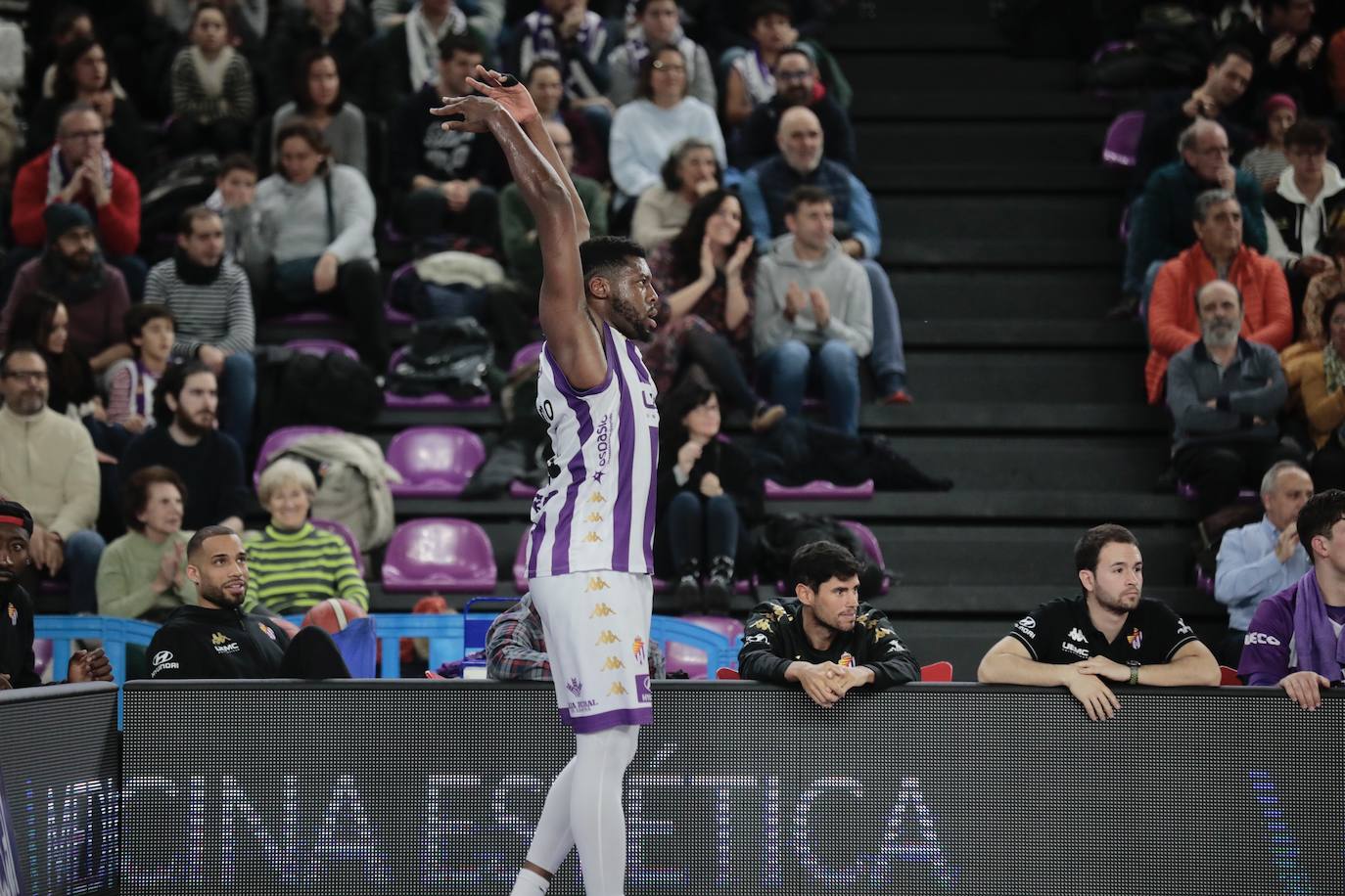 Las imágenes del partido del Real Valladolid Baloncesto contra el Fuenlabrada