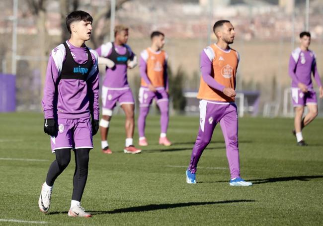 Víctor Fernández, junto a Anuar, en la sesión con el primer equipo.