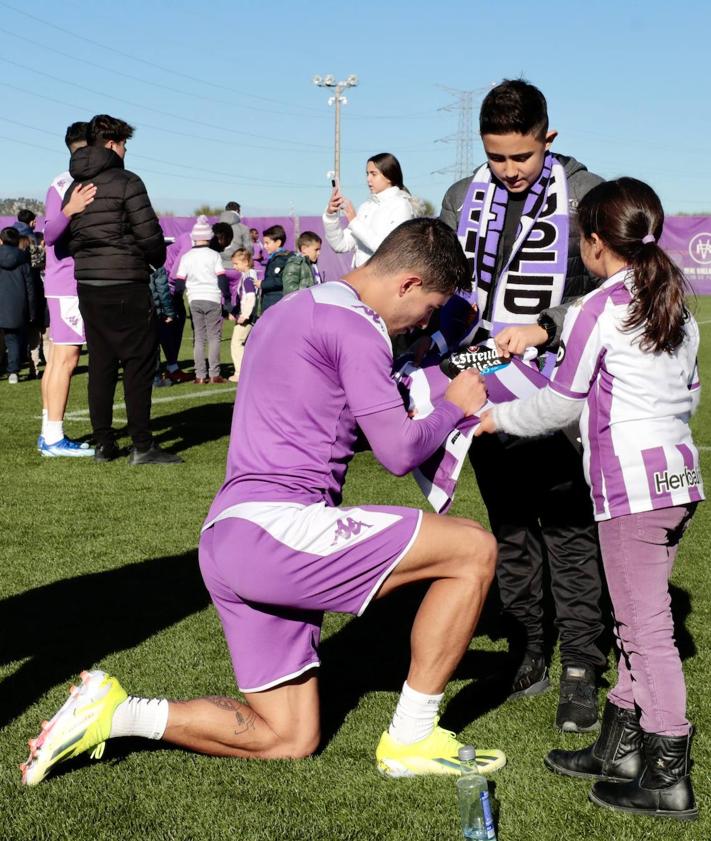 Imagen secundaria 2 - Regalos con lazo blanquivioleta en el día de Reyes