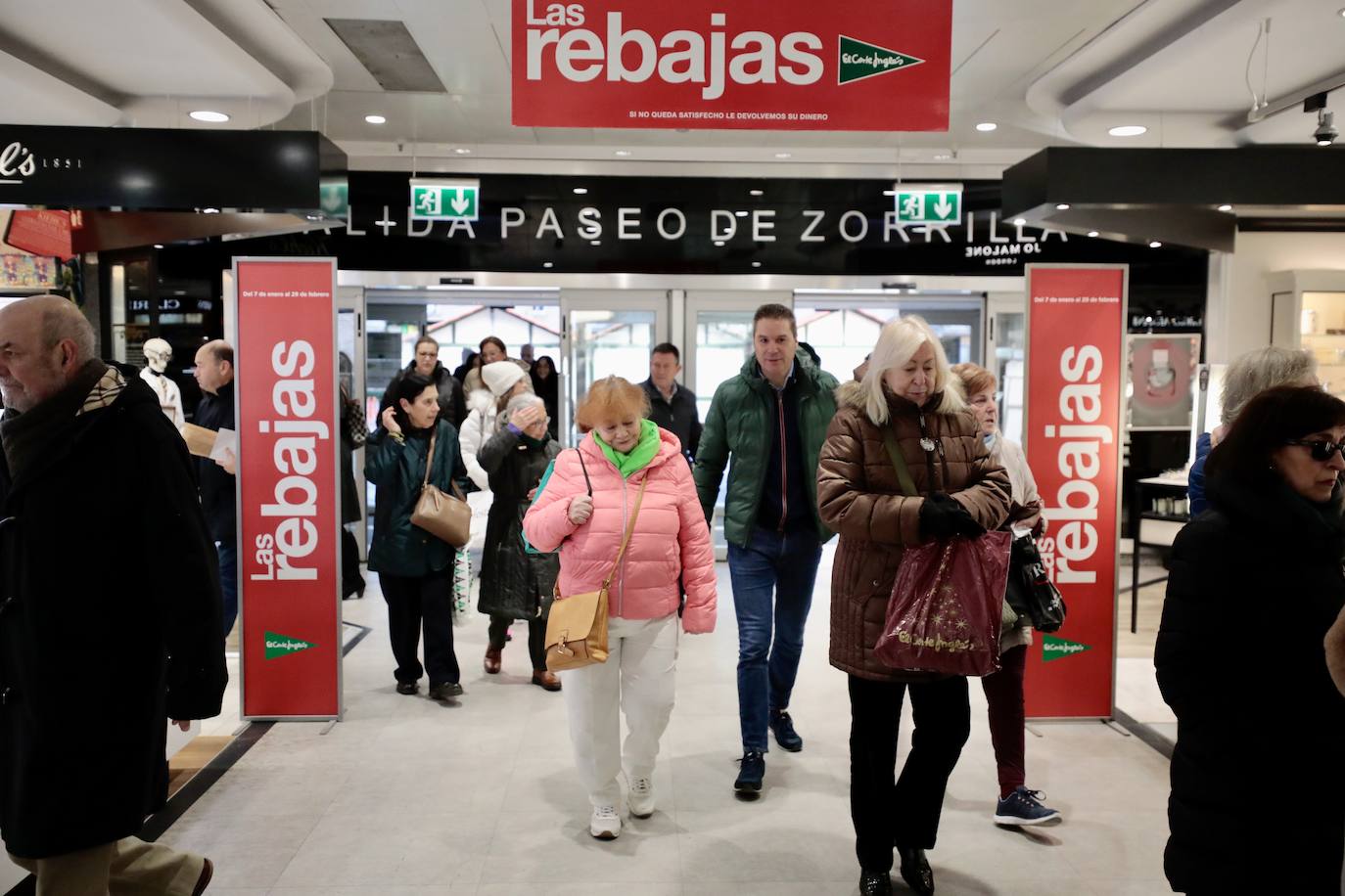 Primer día de rebajas de invierno en Valladolid