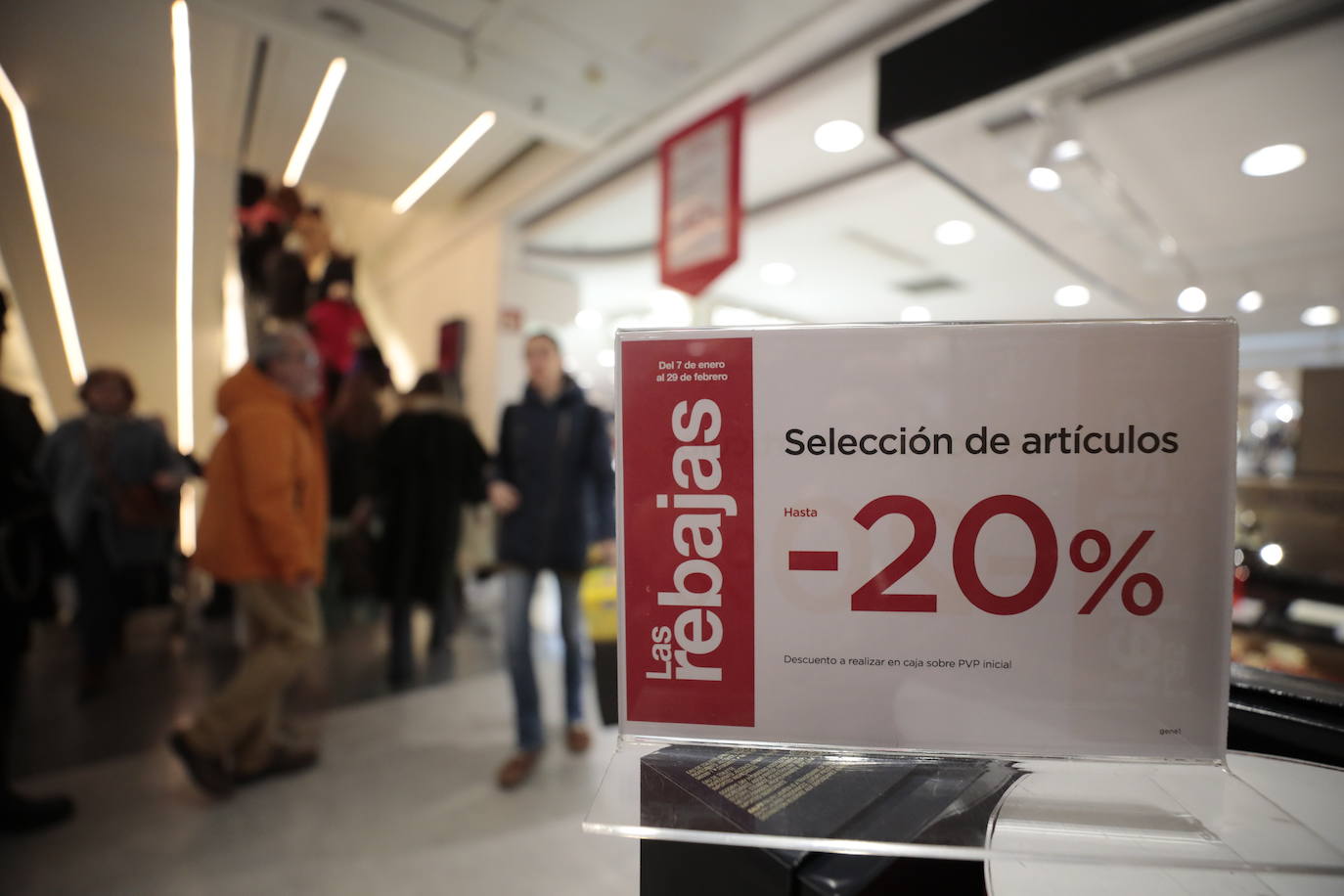 Primer día de rebajas de invierno en Valladolid