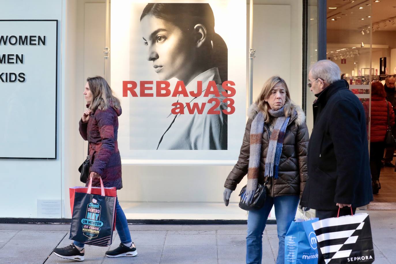 Primer día de rebajas de invierno en Valladolid