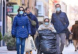 Varias personas con mascarillas, ayer en Valladolid.