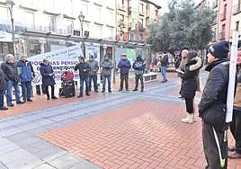 Protesta de pensionistas en Fuente Dorada este lunes por la mañana.