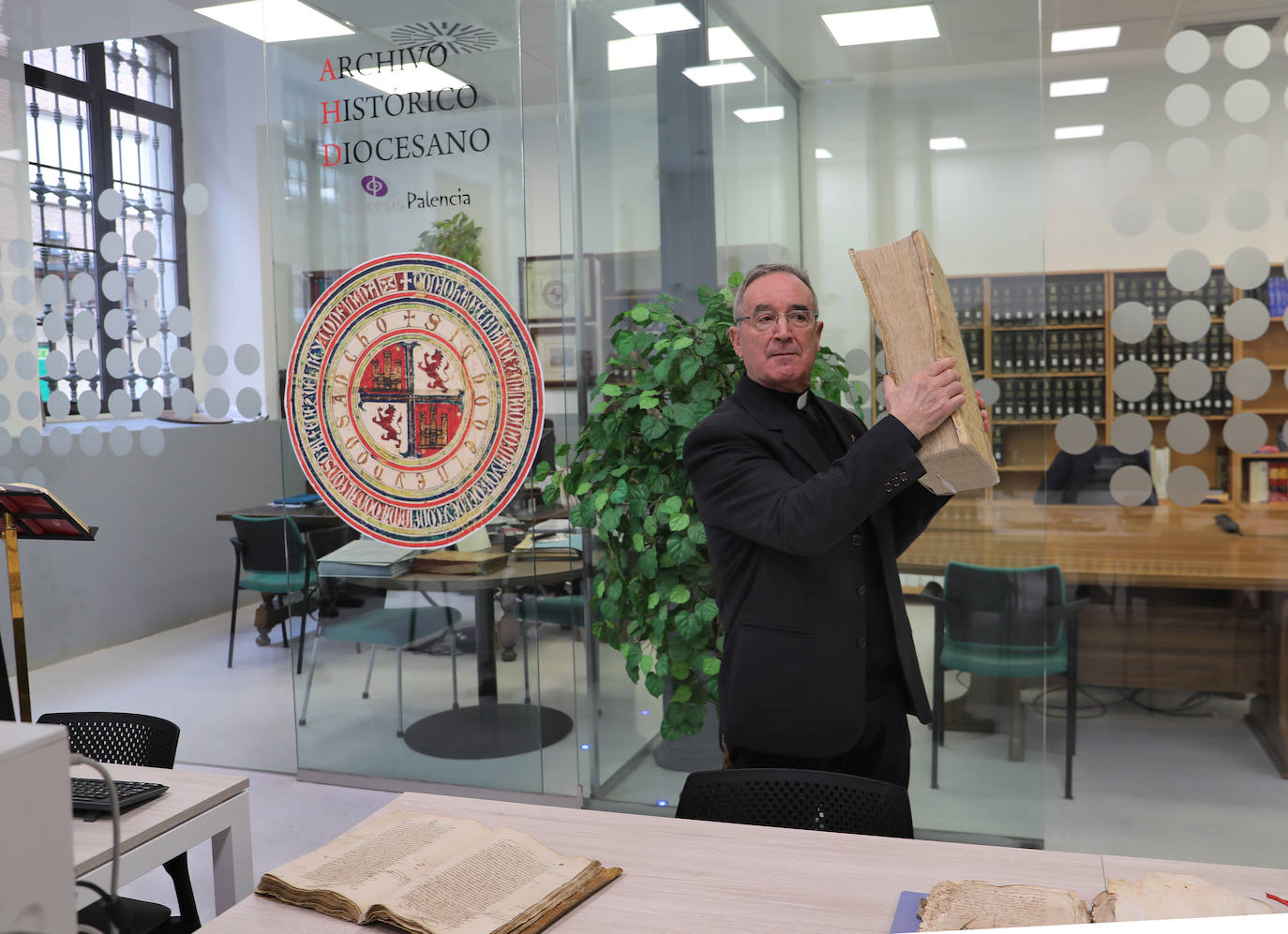 El Archivo Diocesano ofrece su valiosa información a Palencia