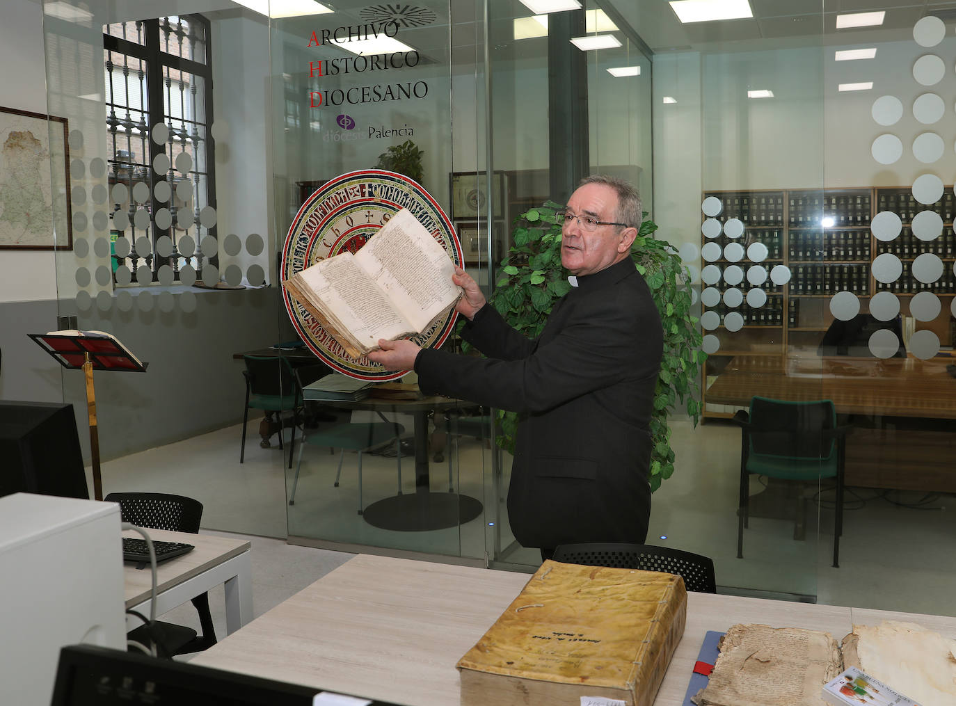 El Archivo Diocesano ofrece su valiosa información a Palencia