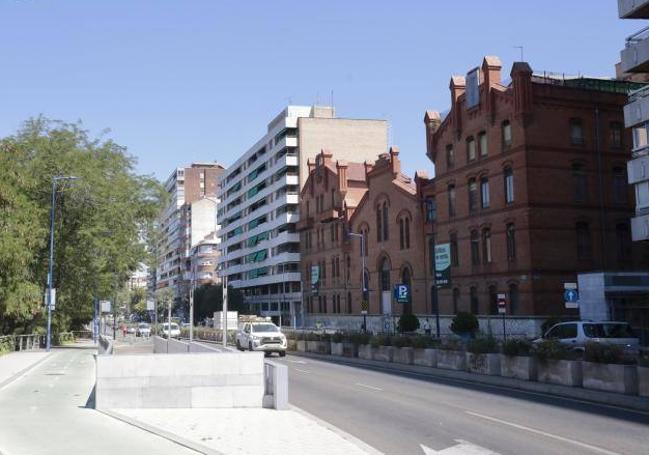 Edificio de la Electra, en el paseo Isabel la Católica esquina con calle 20 de Febrero, en Valladolid en agosto del 2023.