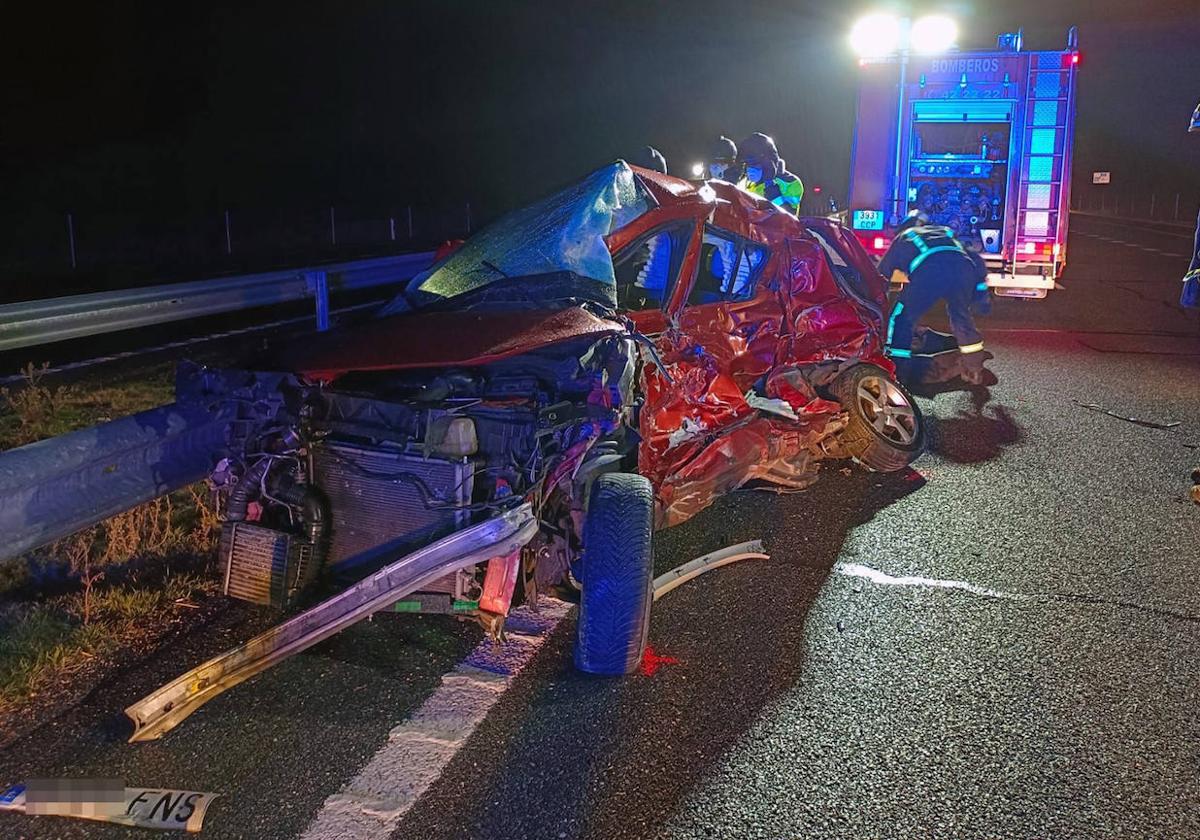 Coche accidentado en el último siniestro mortal de 2023 en las carreteras segovianas.