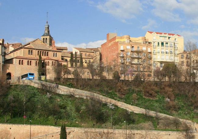 Ladera del paeo del Salón.