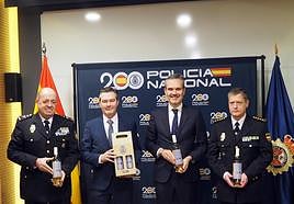 El Jefe Superior de Policía Nacional, Juan Caros Hernández; el presidente de la DO Rueda, Carlos Yllera, y el director general,Santiago Mora, y el jefe regional de Operaciones de la Policía Nacional, Jesús del Amo, en la presentación.