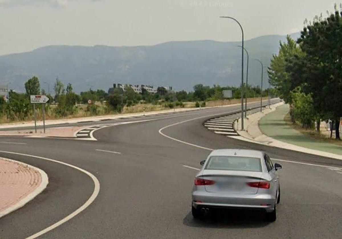 Rotonda situada en la CL-601 y que sirve para acceder al núcleo de Robledo.