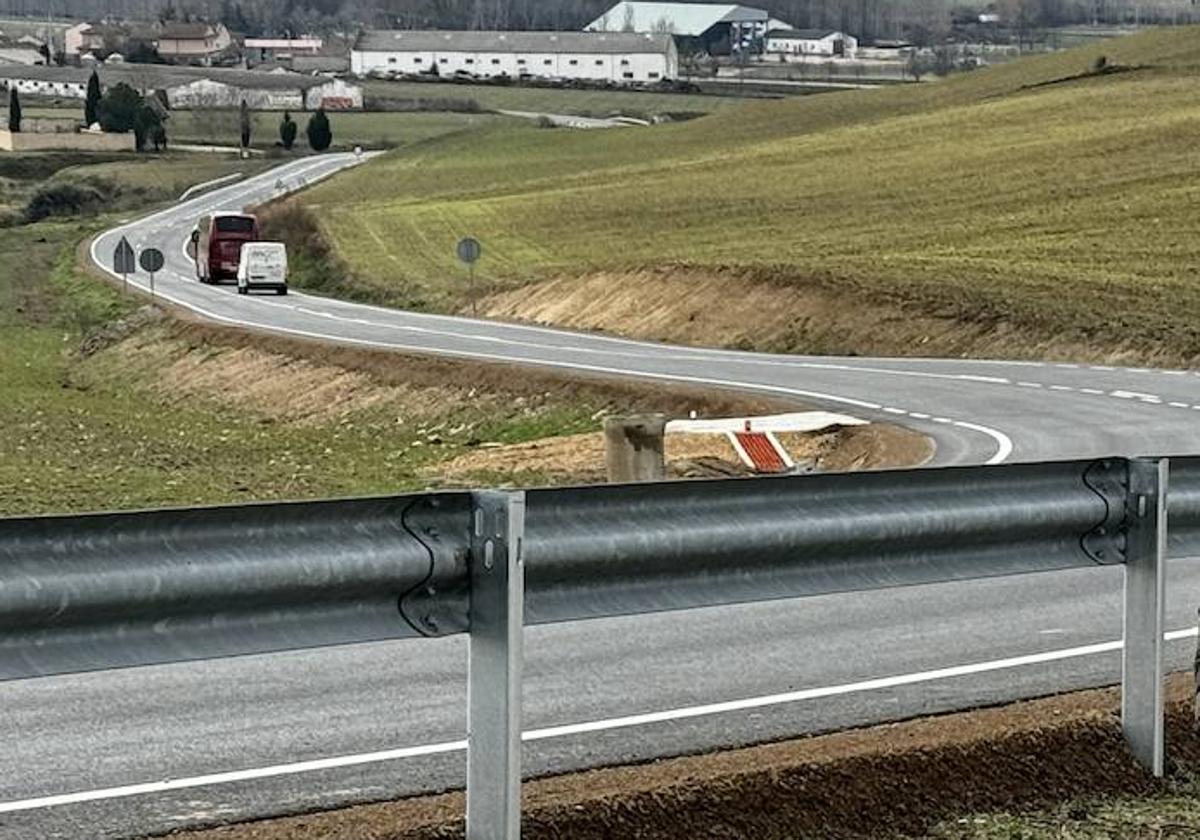 Carretera entre Hontanares de Eresma y Valseca.