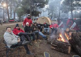 Un grupo de moteros procedente de la Comunidad Valenciana y Navarra, en el primer día de La Leyenda Continúa.