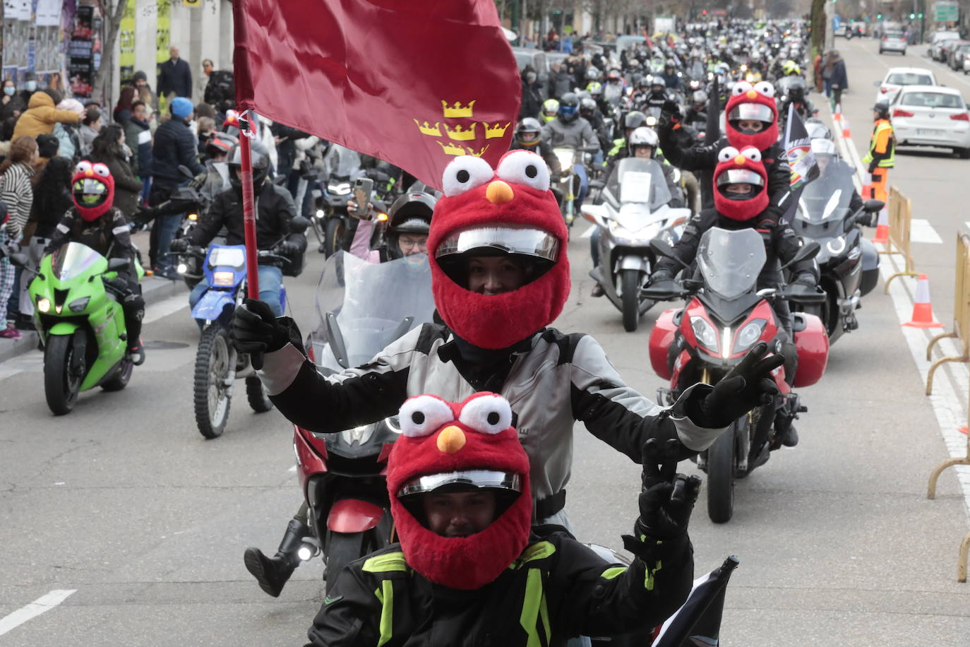 El desfile de banderas de Pingüinos, en imágenes (1/2)