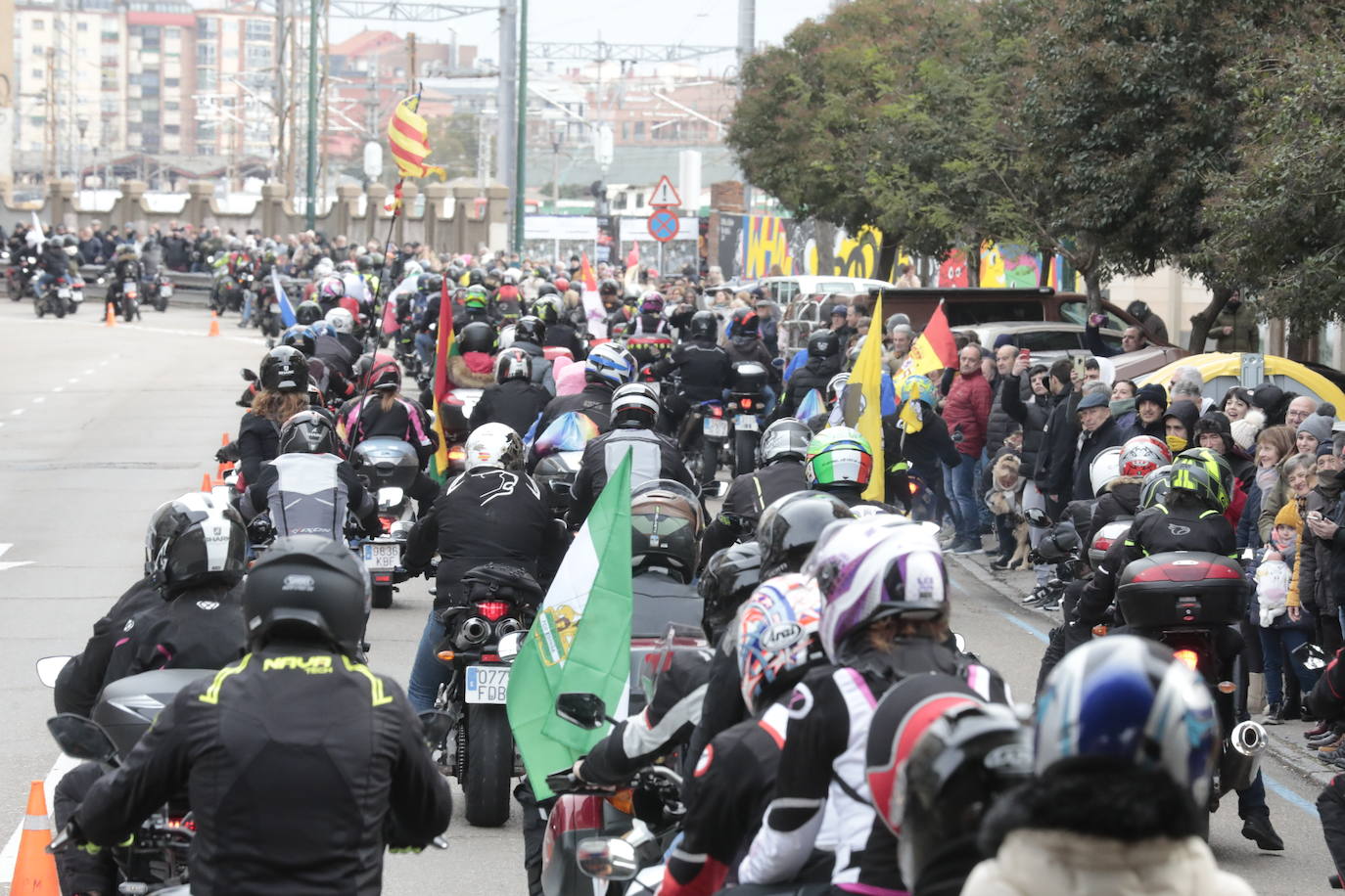 El desfile de banderas de Pingüinos, en imágenes (1/2)