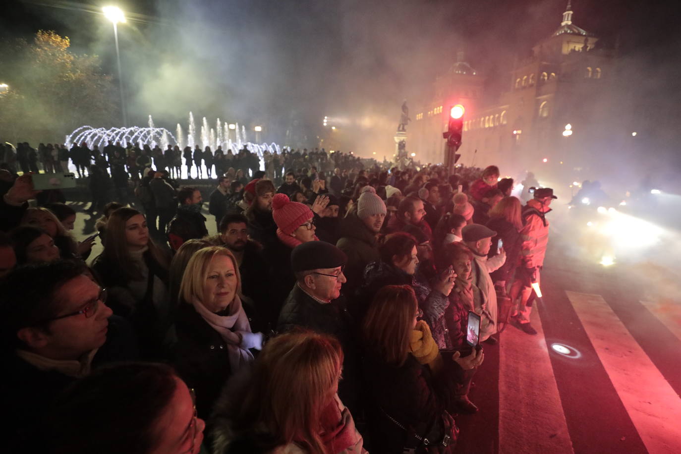 El desfile de antorchas de Pingüinos, en imágenes