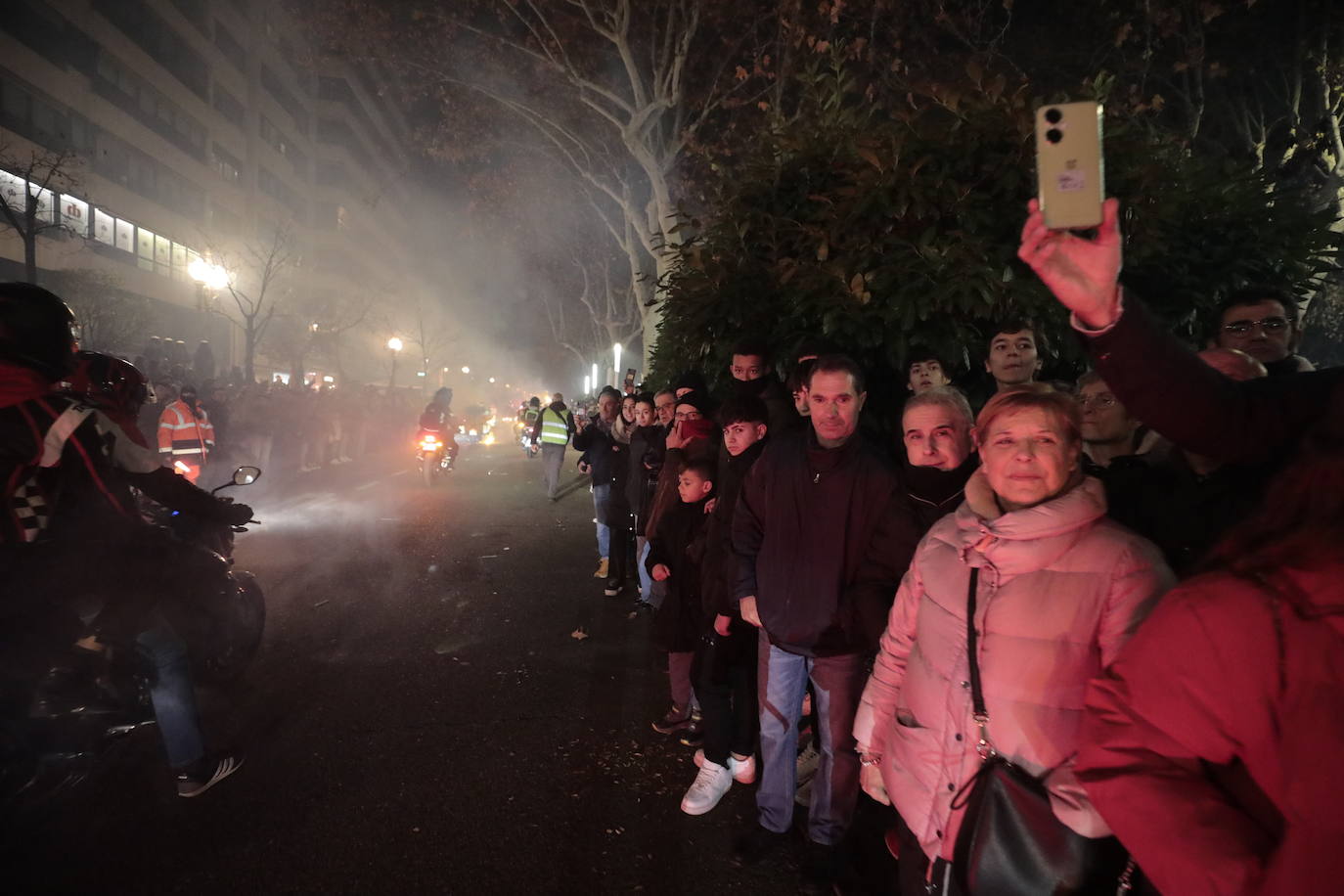 El desfile de antorchas de Pingüinos, en imágenes