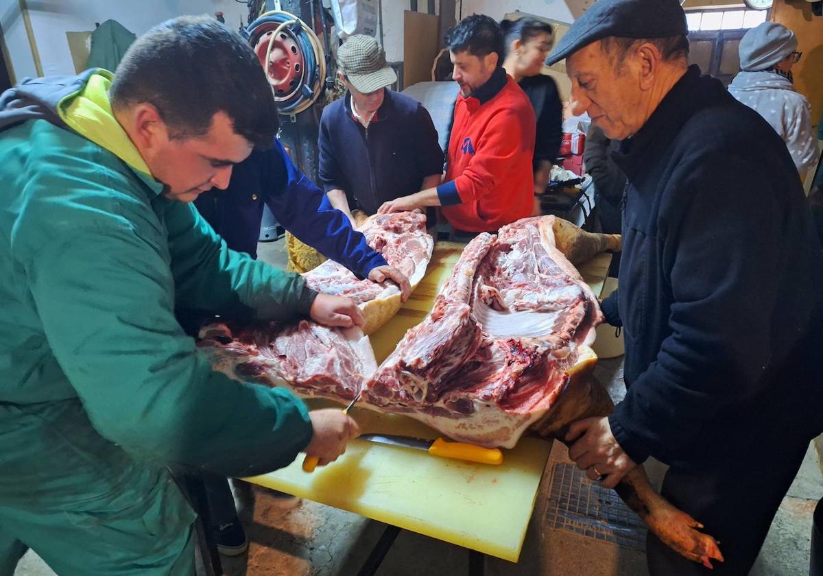 Trabajos de despieces en la casa de los Fernández Abril.