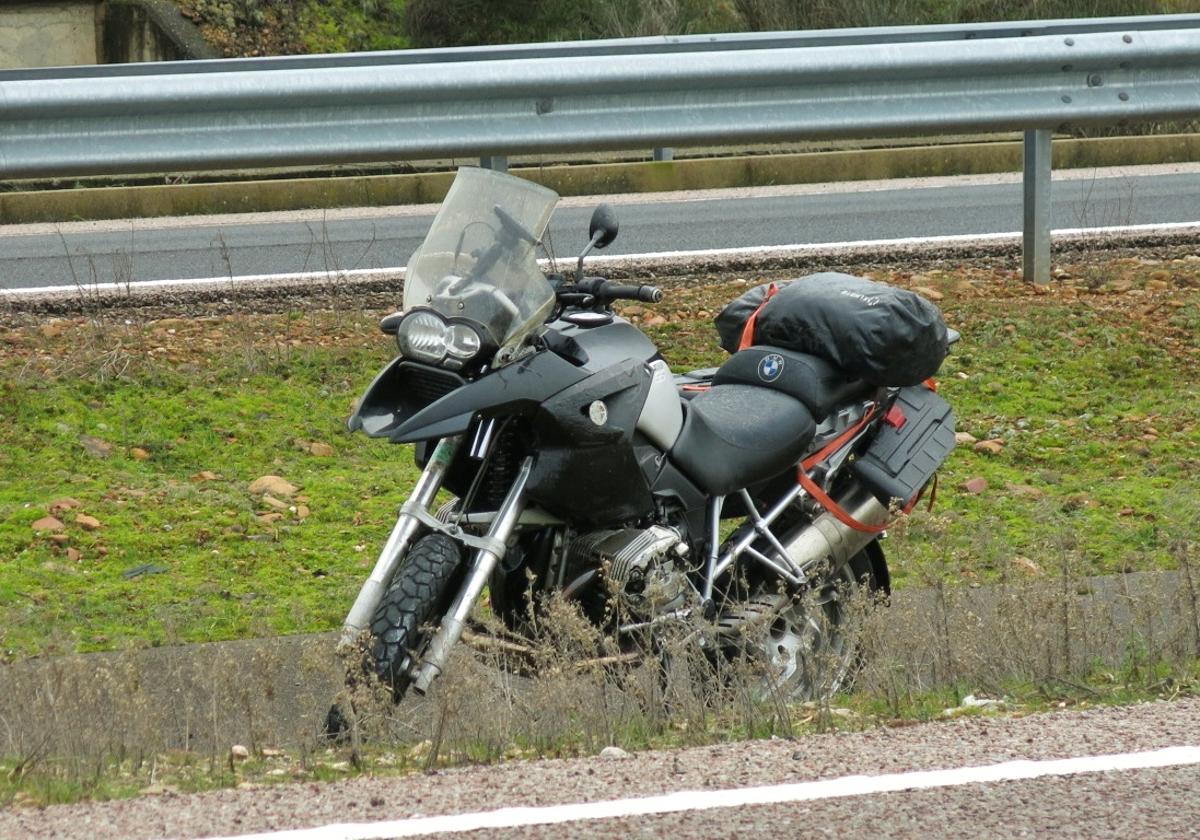 Estado en el que quedó la moto tras el accidente.moto