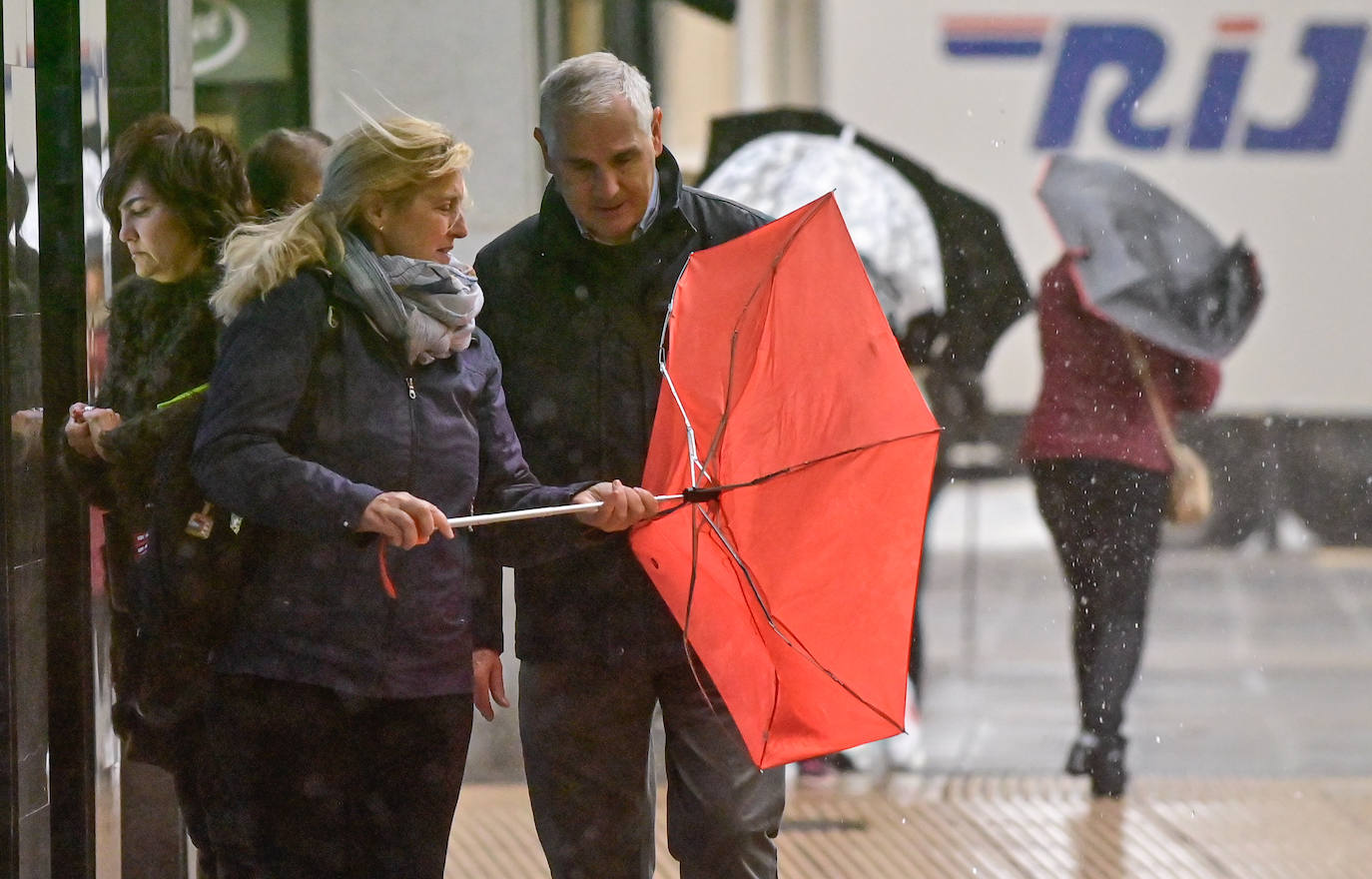 Vendaval de lluvia en Valladolid