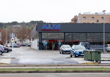 Roba un cuchillo en un supermercado y le detienen por amenazar a los policías