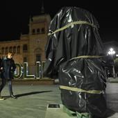 Valladolid instala ocho réplicas gigantes del 'cabezón' de los premios Goya