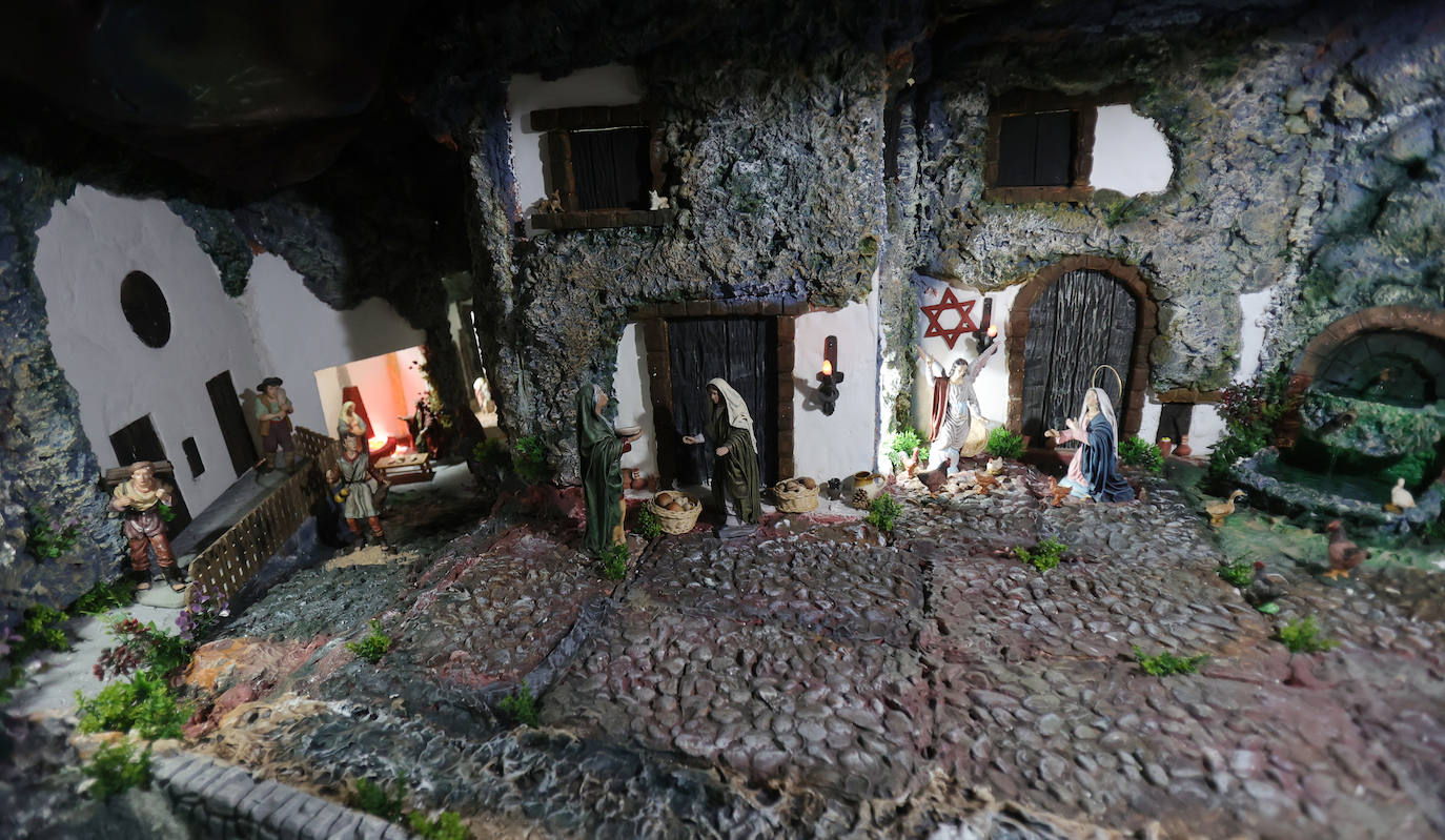 La cueva que alberga un belén en una residencia de Palencia