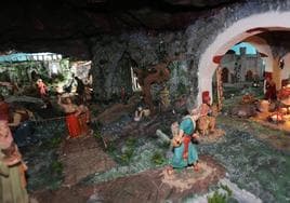 La cueva que alberga un belén en una residencia de Palencia