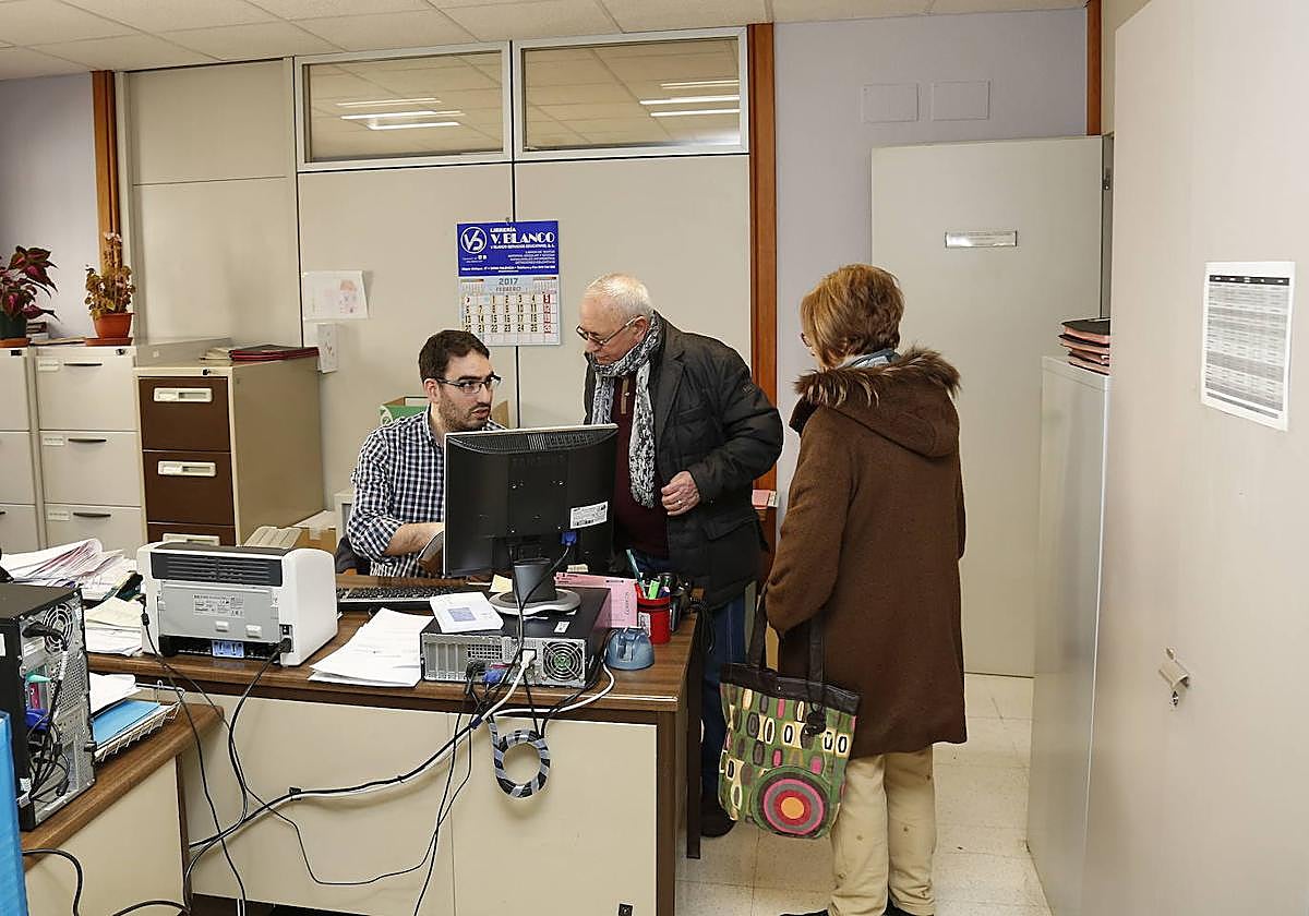Tramitación de viajes en el Club de los 60 en Palencia.
