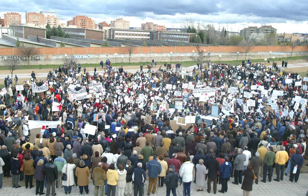 Protestas contra el macrocentro del barrio de Girón en 2001 y 2002.