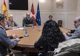 Reunión de responsables de la Diputación de Segovia y representantes sindicales.