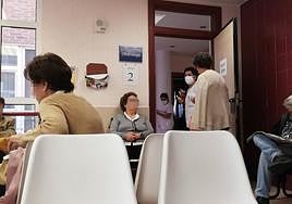 Sala de espera en el ala de consultas externas del Hospital General de Segovia.