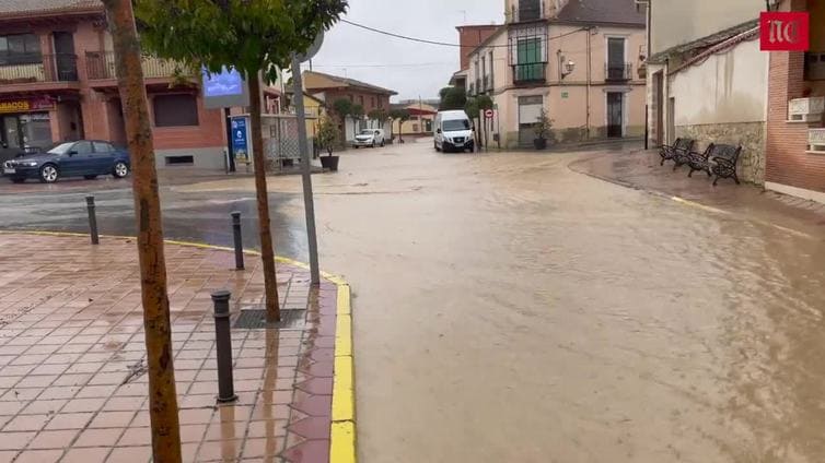 La riada en el centro de Valverde del Majano, en Segovia