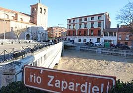 Estado del río Zapardiel a su paso por Medina del Campo.