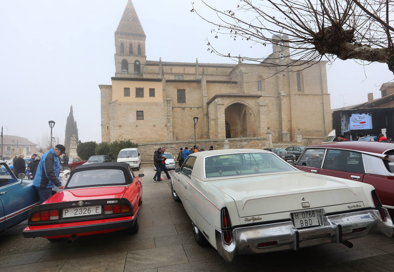 Concentración de coches clásicos en Paredes de Nava