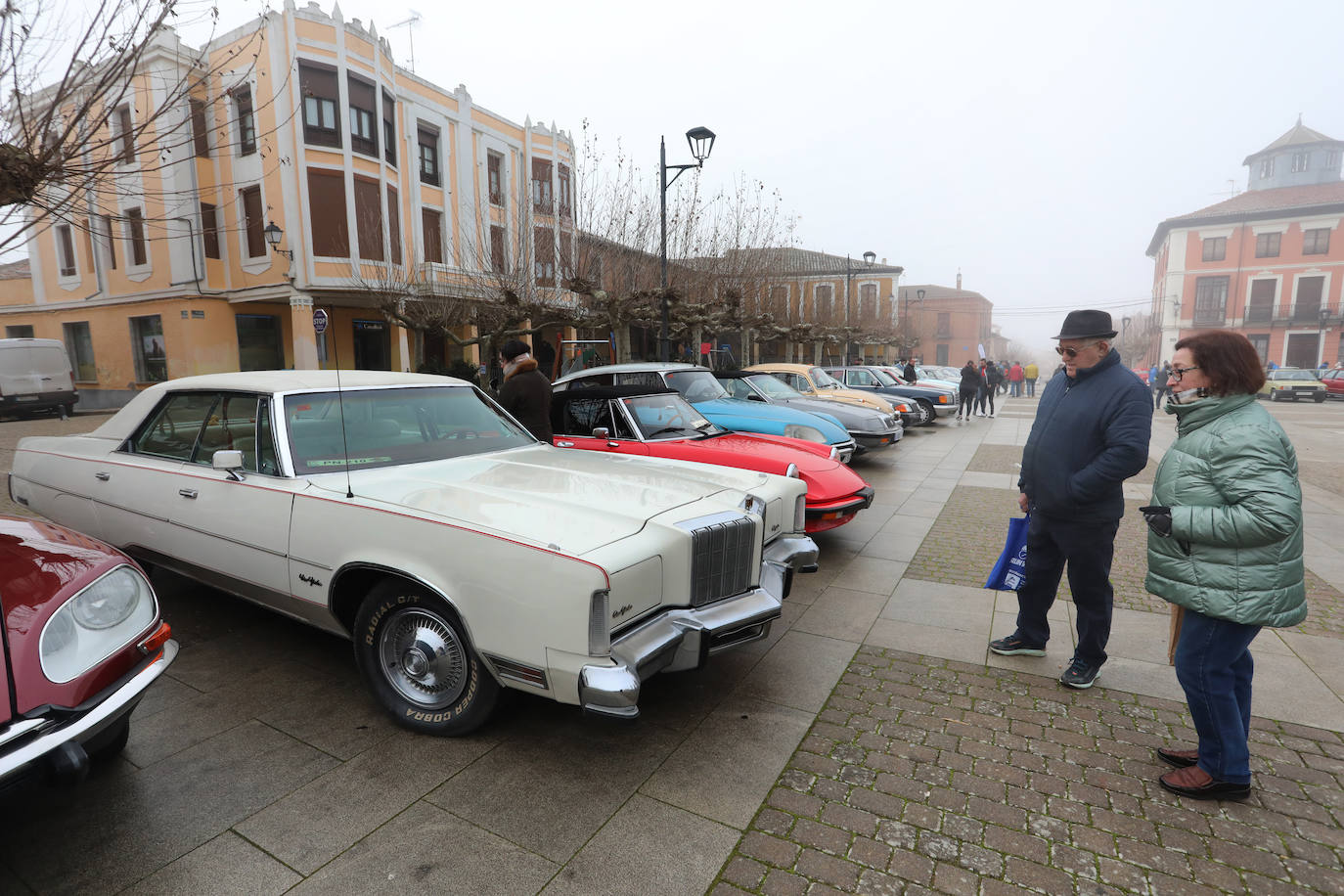 Concentración de coches clásicos en Paredes de Nava