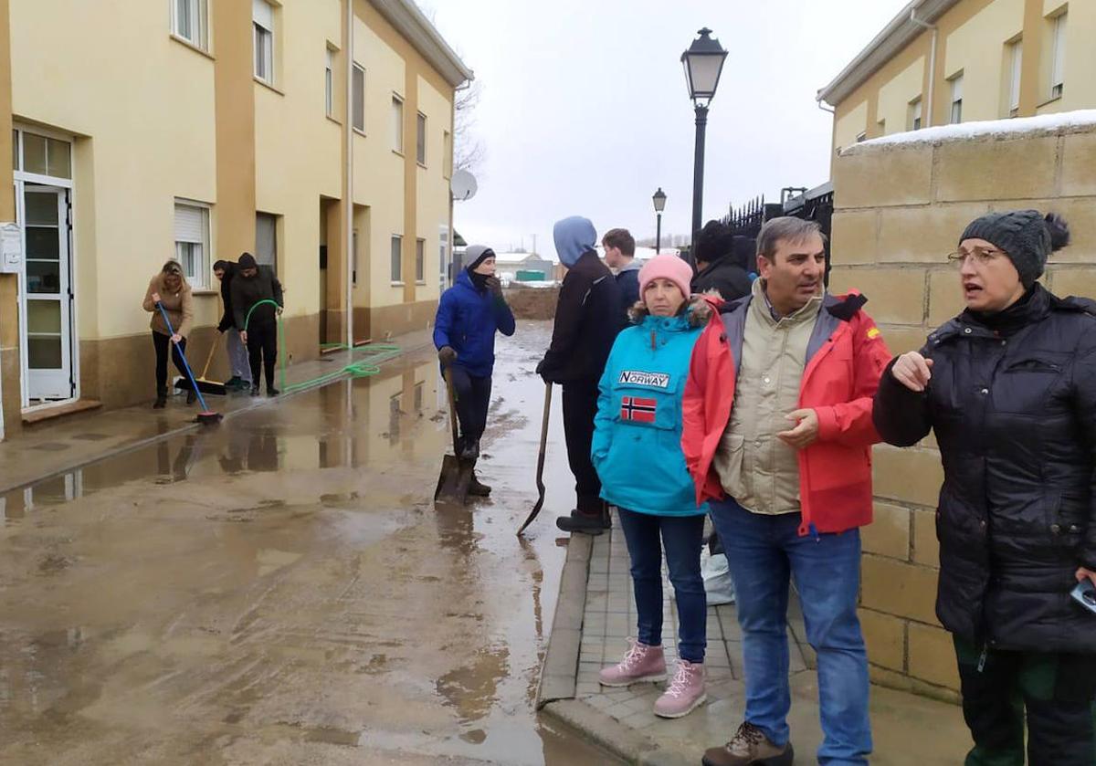 Imagen principal - Calle de Fuentepelayo y carreteras de acceso a Santa María la Real de Nieva.