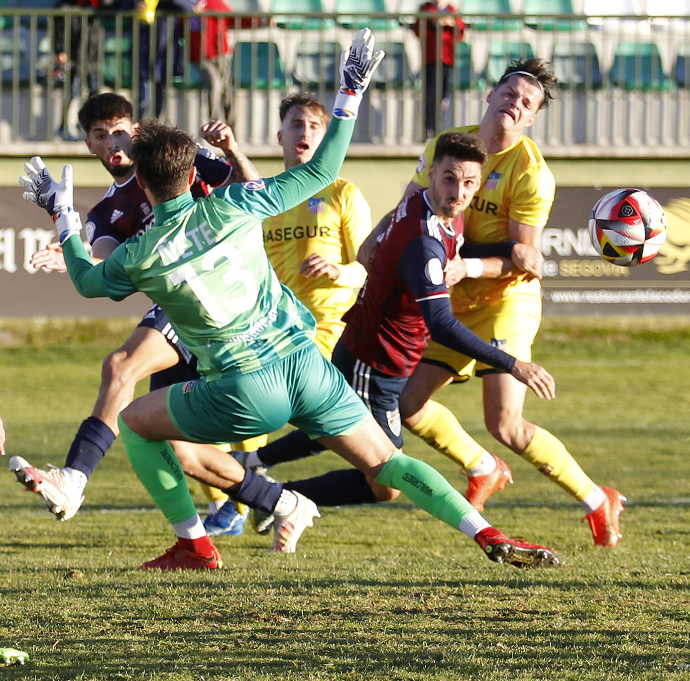 El empate de la Segoviana ante el Navalcarnero, en imágenes